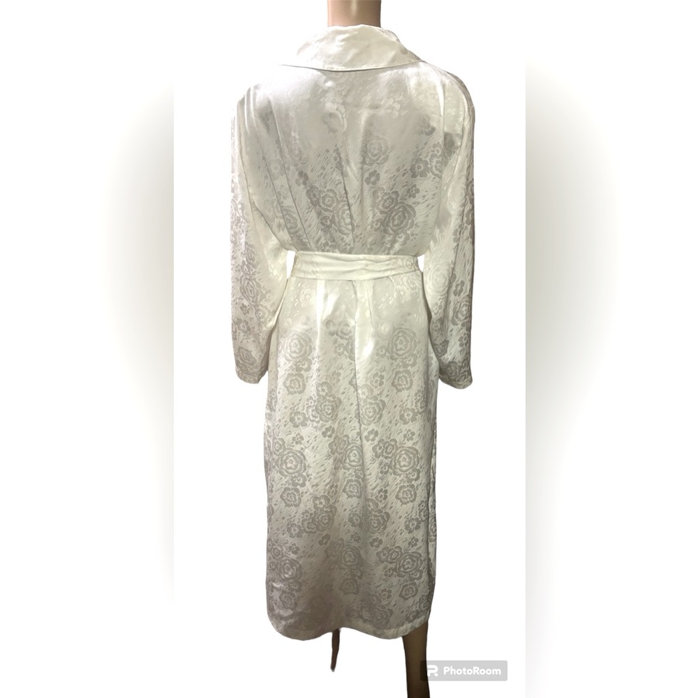 Ivory Robe Size Large - Picture 2 of 7